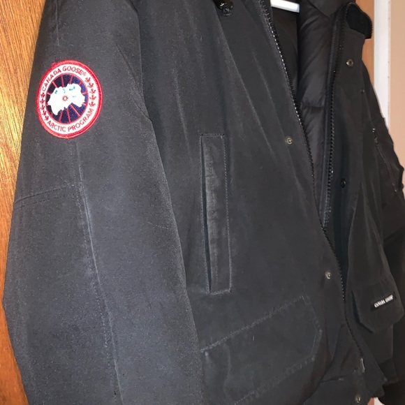 Canada Goose - Size L - Picture 2 of 4